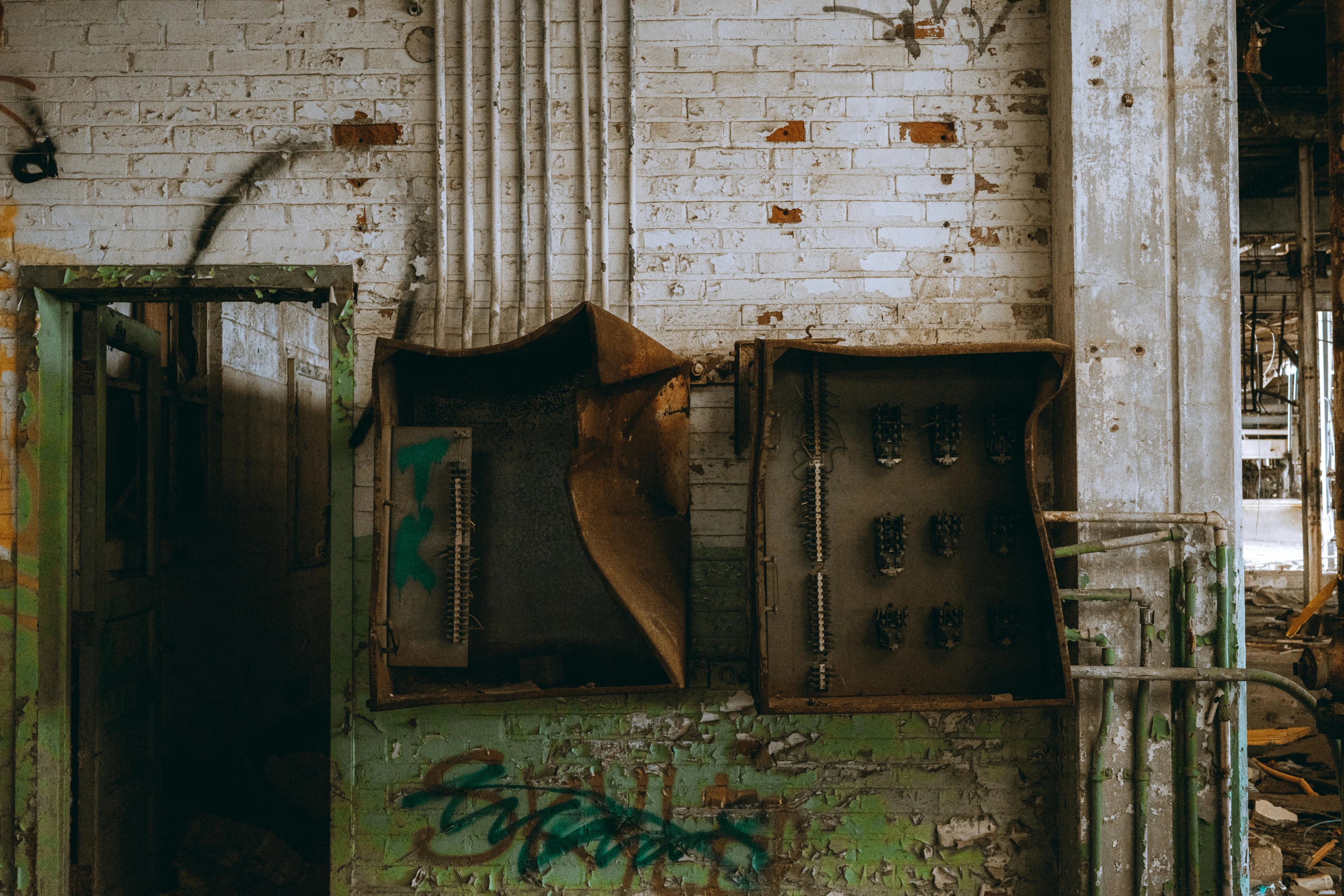 5 Semne Clare că Instalația Electrică are Nevoie de o Verificare Urgentă